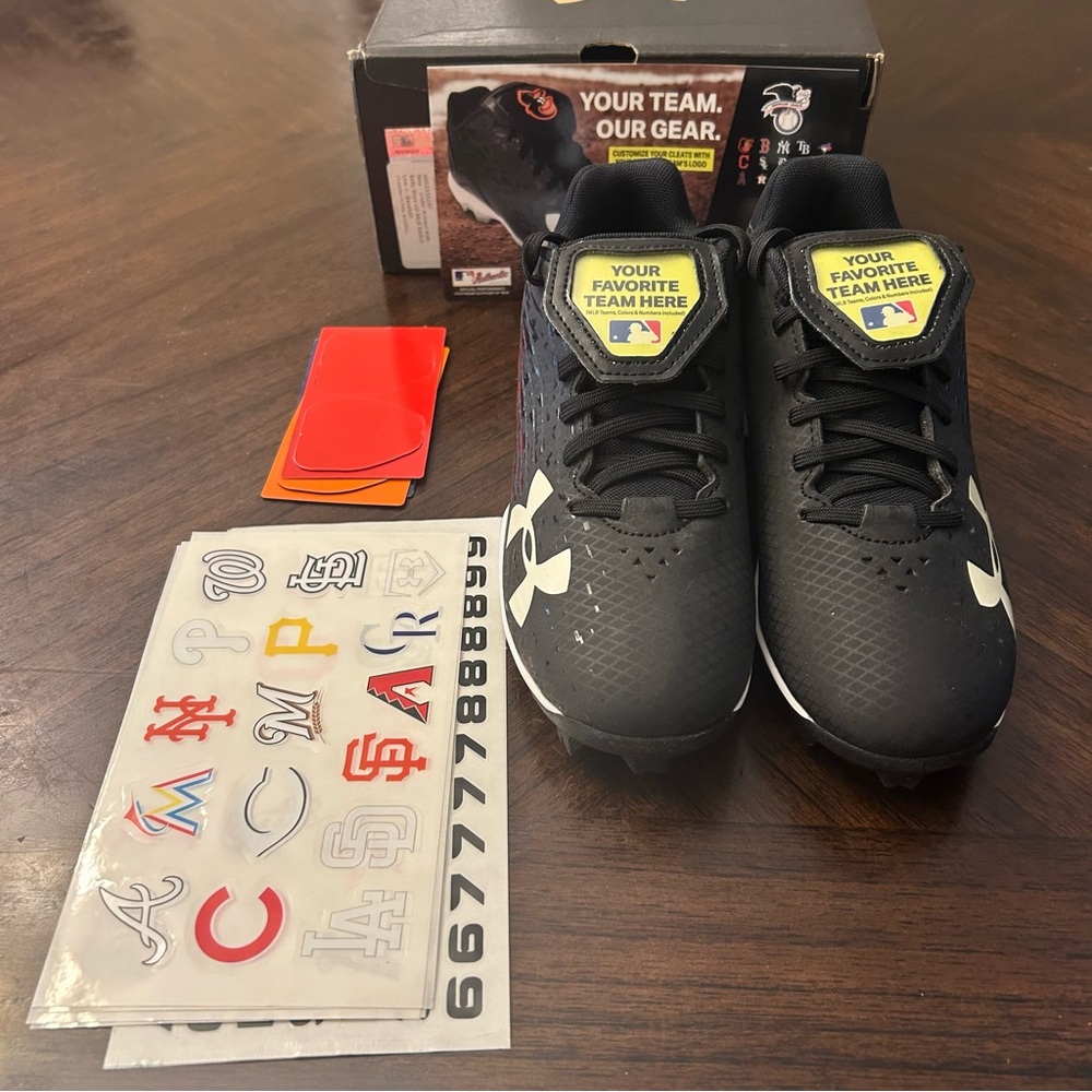 Under Armor Boys UA MLB SWITCH LOW JR BASEBALL SIZE 4Y